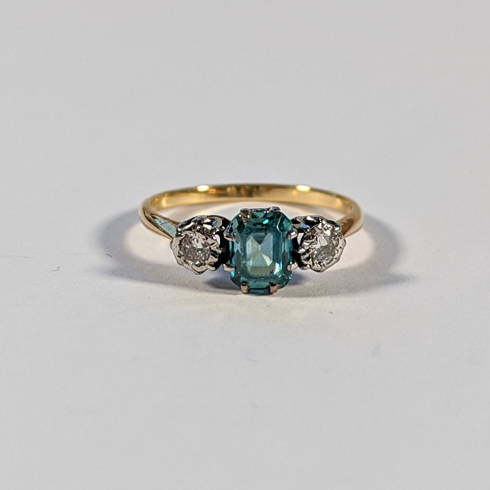 Product photo for 18ct Gold Blue Stone & Diamond Vintage Ring Size N