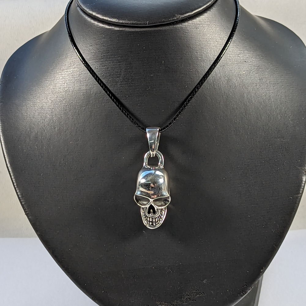 Product photo for 925 Silver Skull Pendant *Brand New*