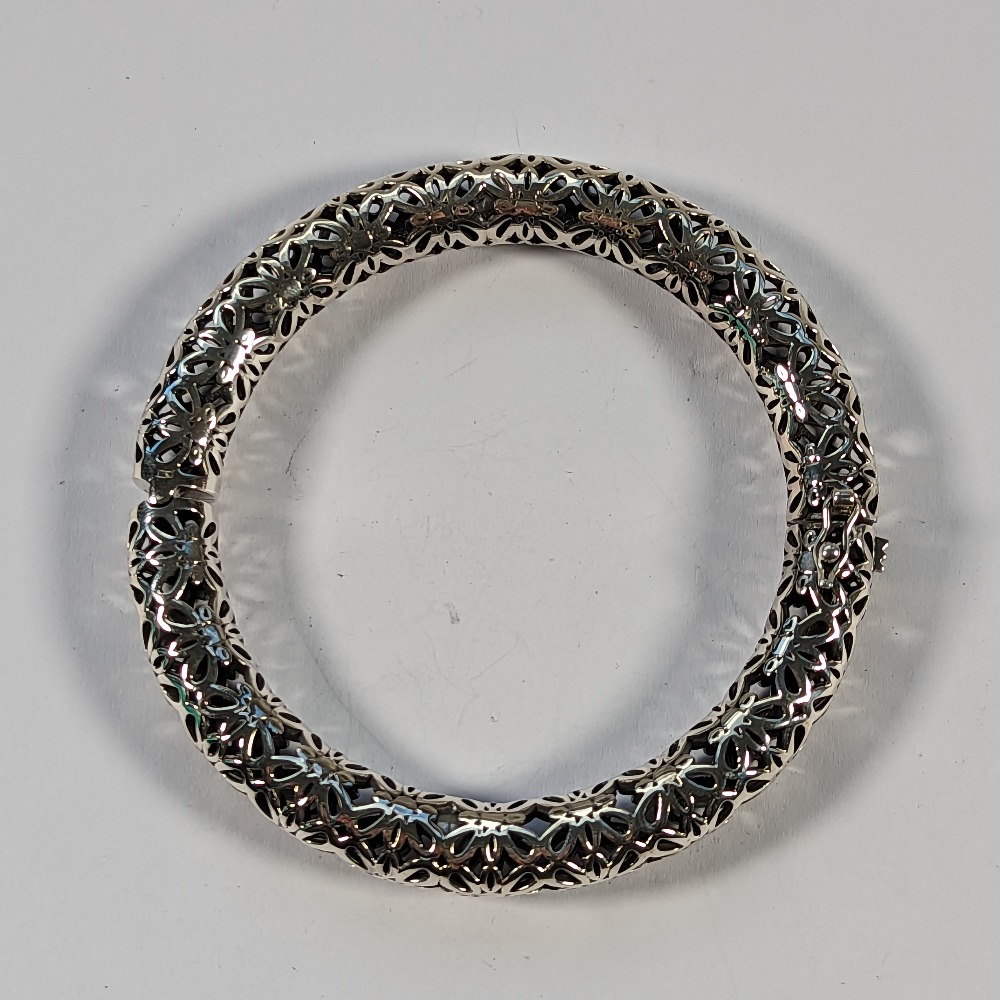 Product photo for 925 Silver Butterfly Pierced Round Bangle *Brand New*