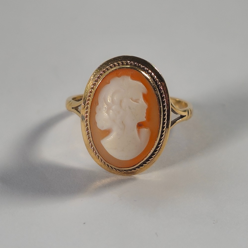 Product photo for 9ct Gold Cameo Ring Size L1/2