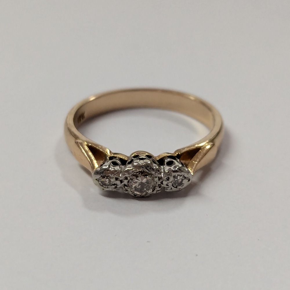 Product photo for 18ct Gold 3 Diamonds Trilogy Ring Size P