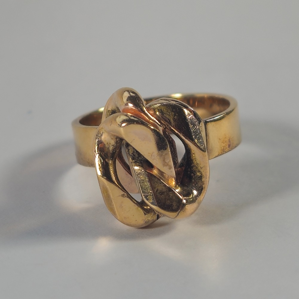 Product photo for 9ct Gold Curb Link Top Band Ring Size Q