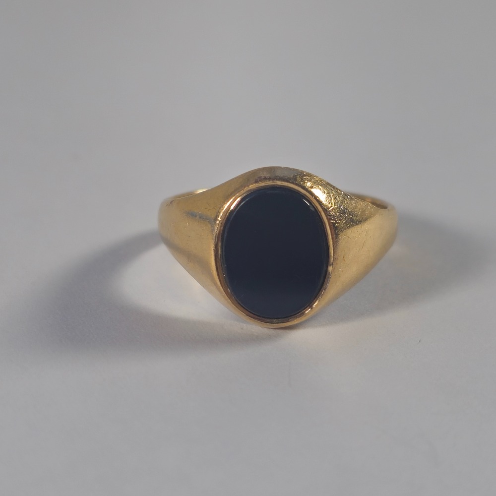 Product photo for 9ct Gold Oval Black Stone Signet Ring Size M