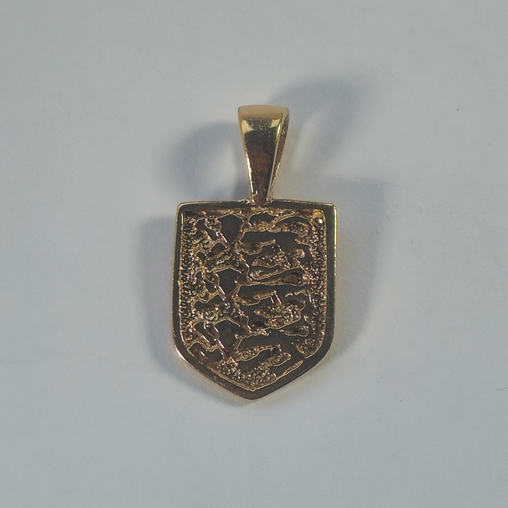 Product photo for 9ct Gold 3 Lion Crest Shield Shaped Pendant