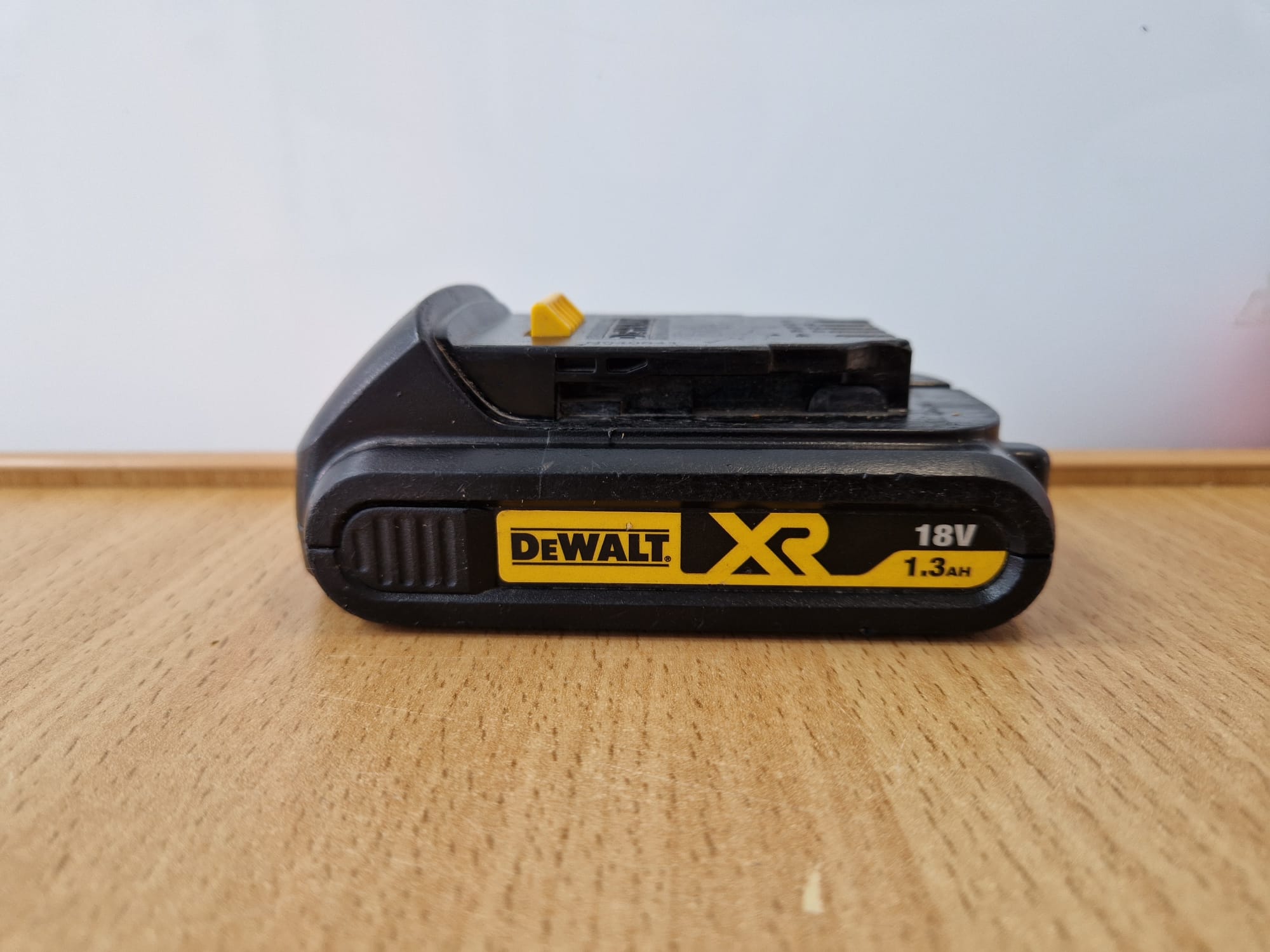 Product photo for Dewalt  Dewalt DCB185 18V 1.3Ah XR Battery – Good Condition 12 Month Warranty
