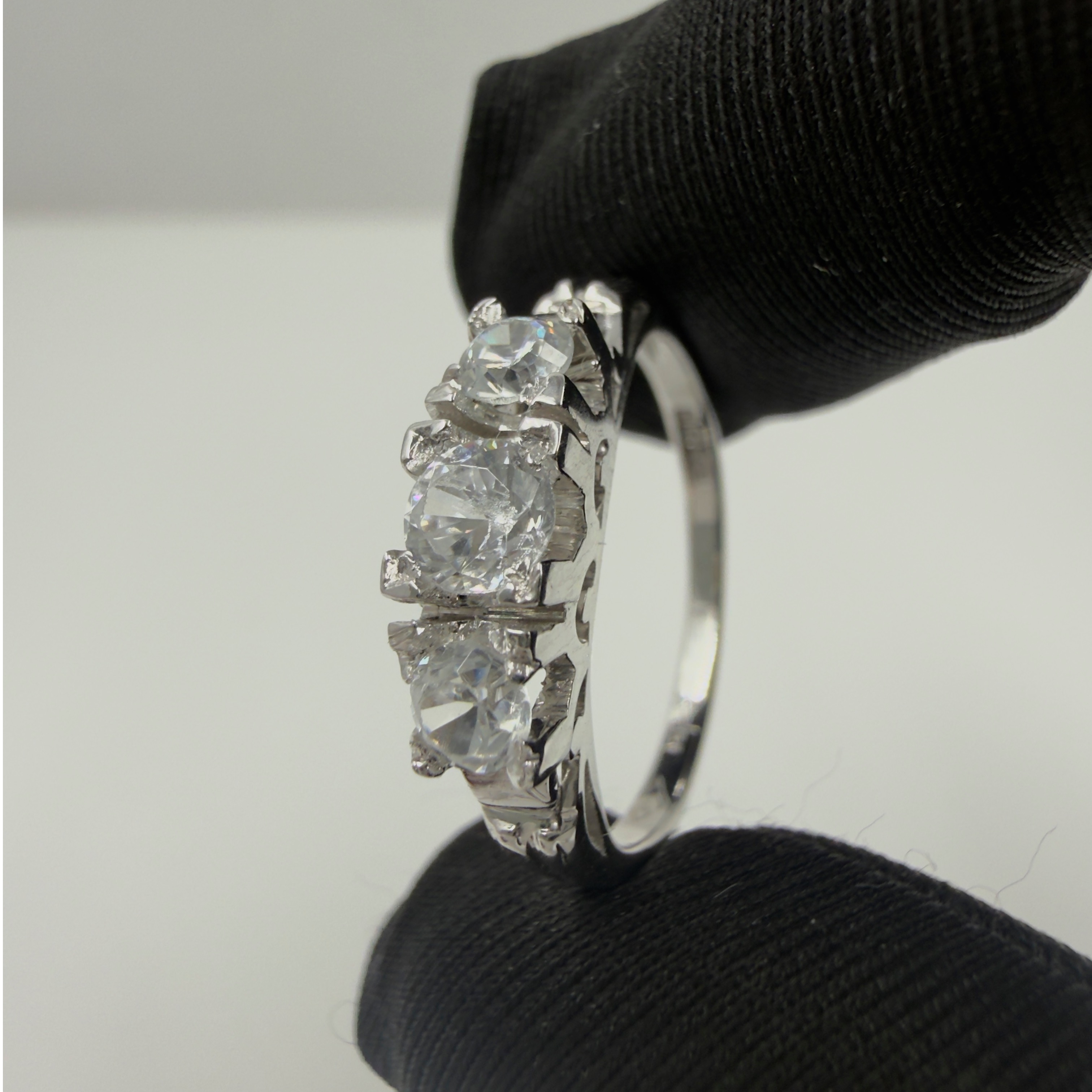 Product photo for 18CT WHITE GOLD & ZIRCON RING (O) NFOV: £1,750.00