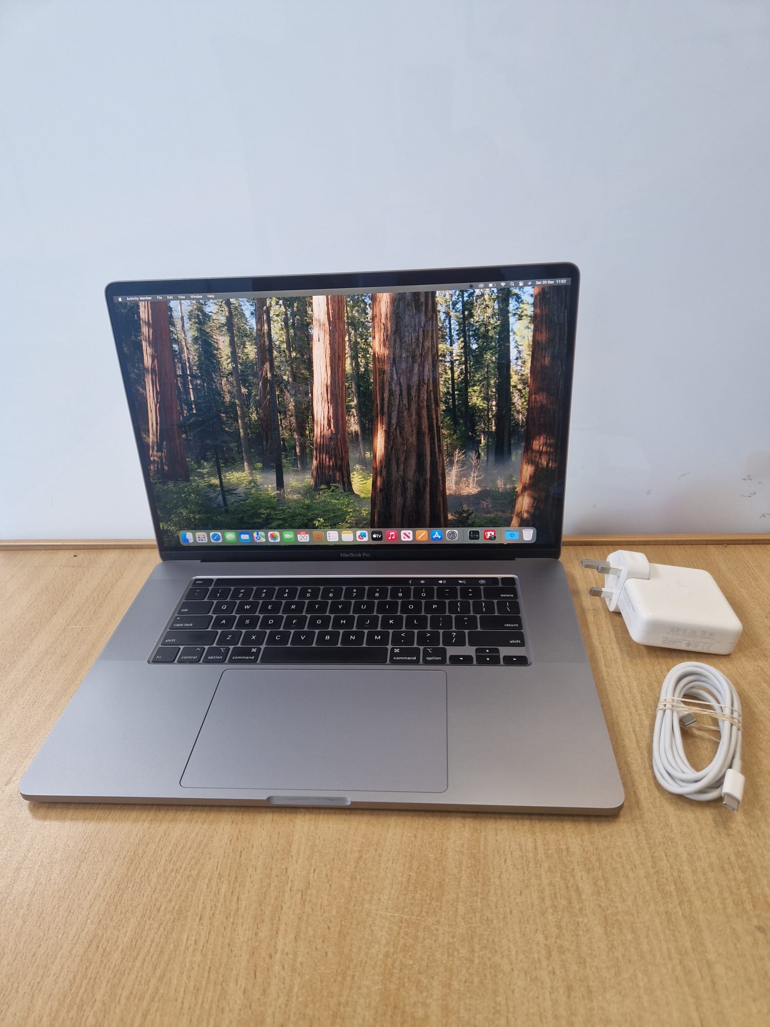 Product photo for Apple MacBook Pro 2019 i9 32GB 1TB SSD 16