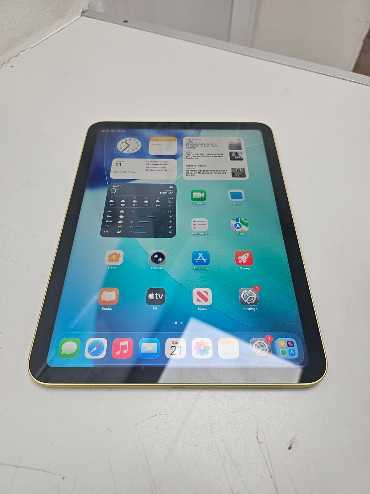 Product photo for iPad 10th Gen 64gb WiFi - Yellow Great Condition