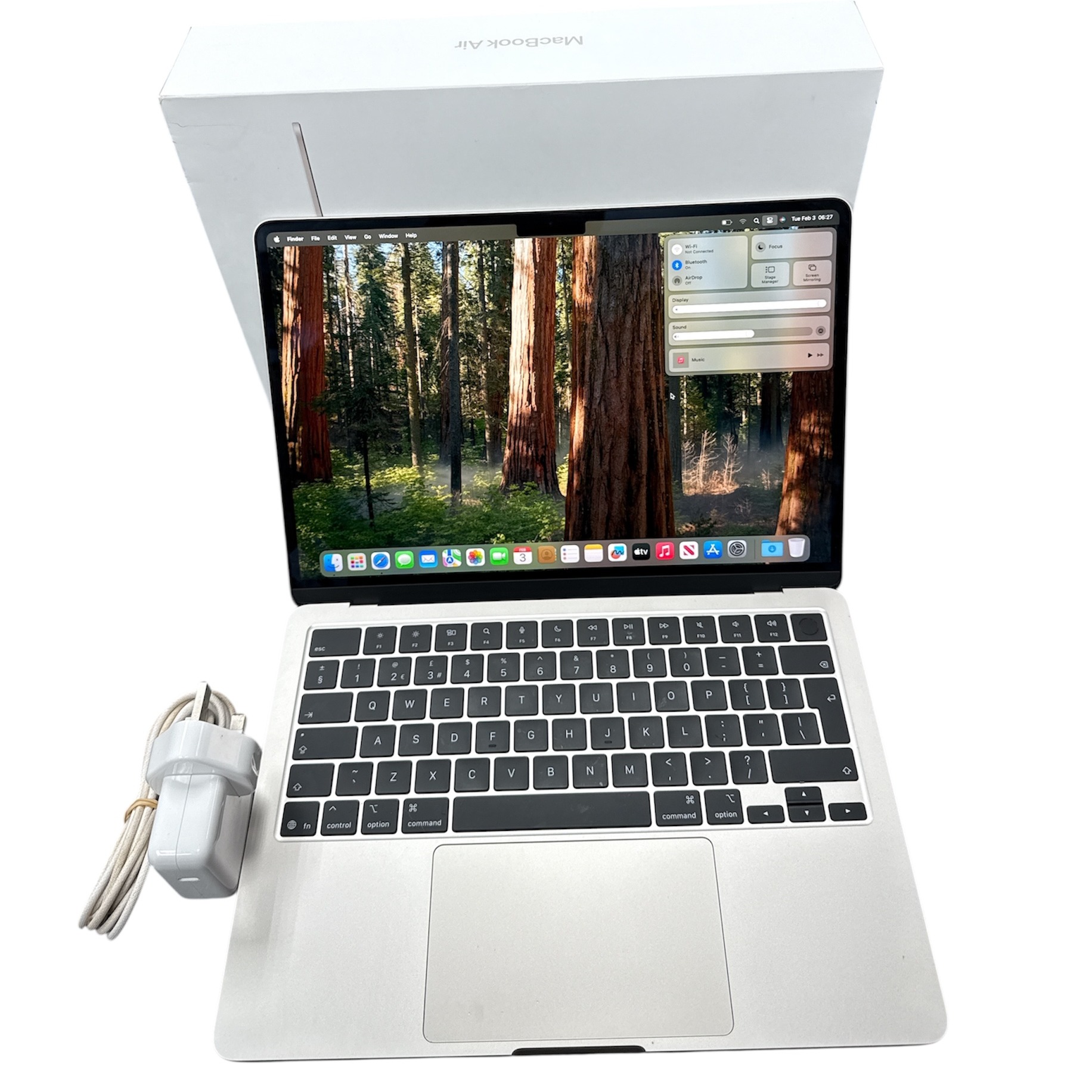 Product photo for Apple MacBook A3240 13.6