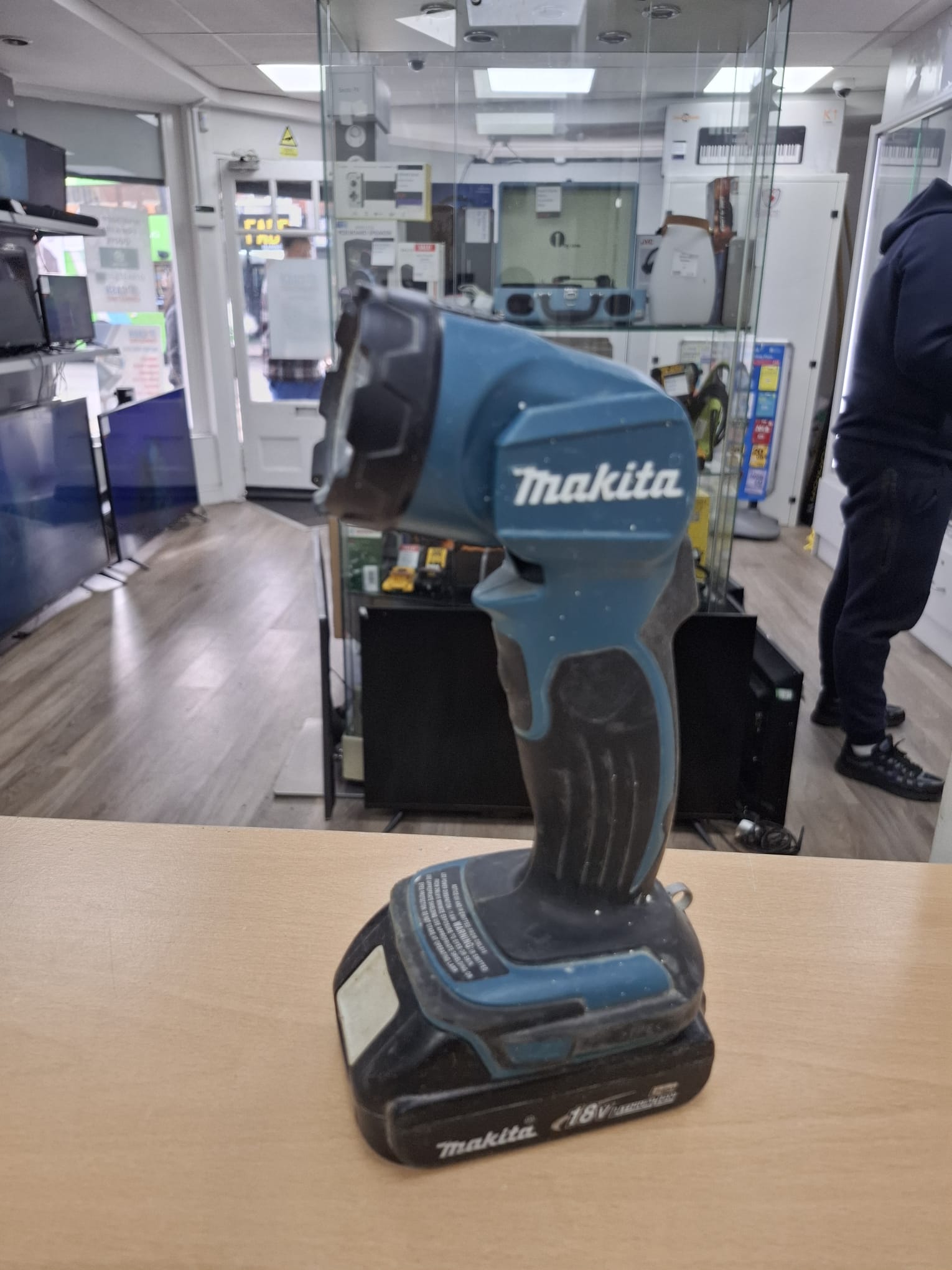 Product photo for Makita DML815 18V Li-ion 12 Position Led Work Light With 18v battery