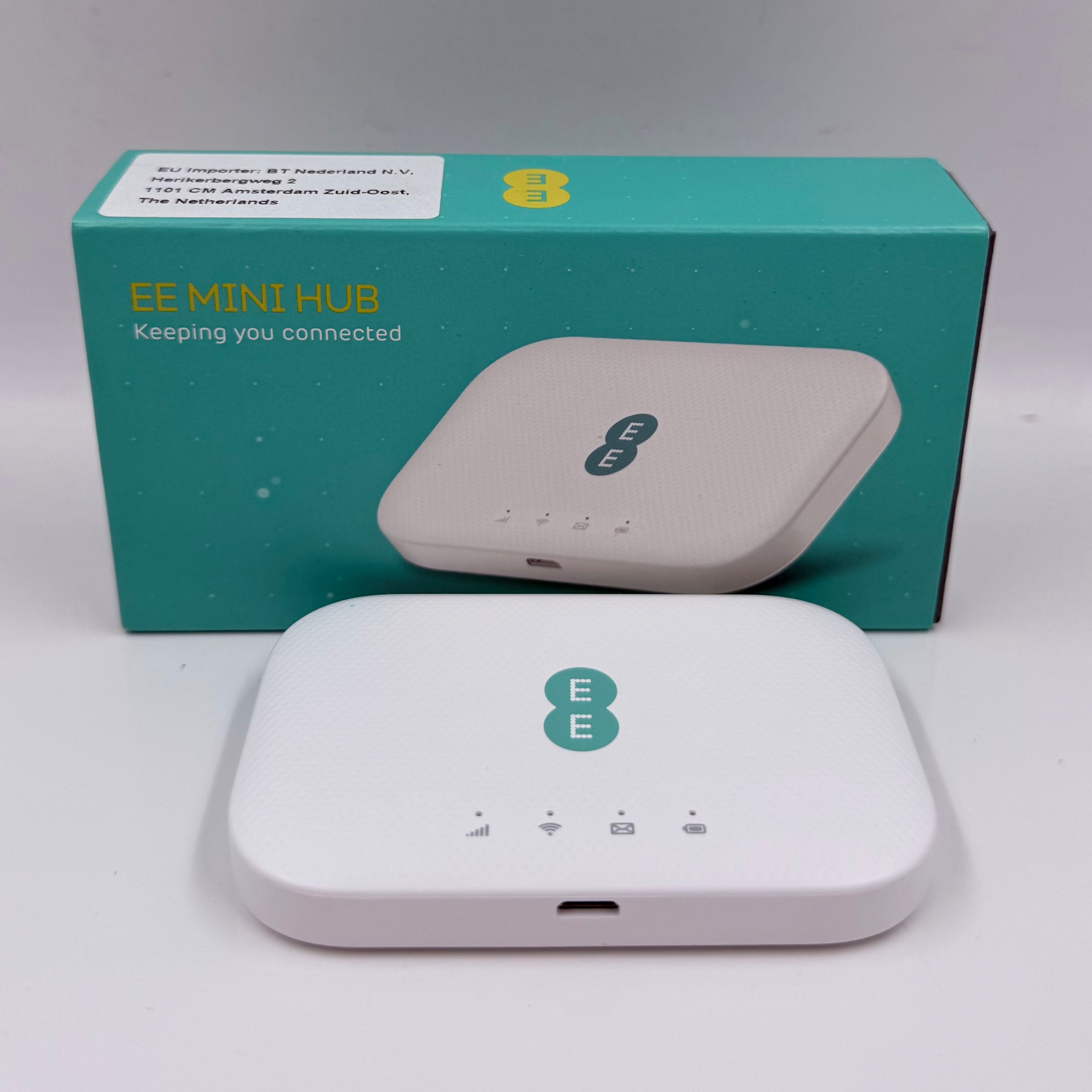 Product photo for EE MINI HUB HALO EE71 PORTABLE 4G MOBILE WIFI HOTSPOT