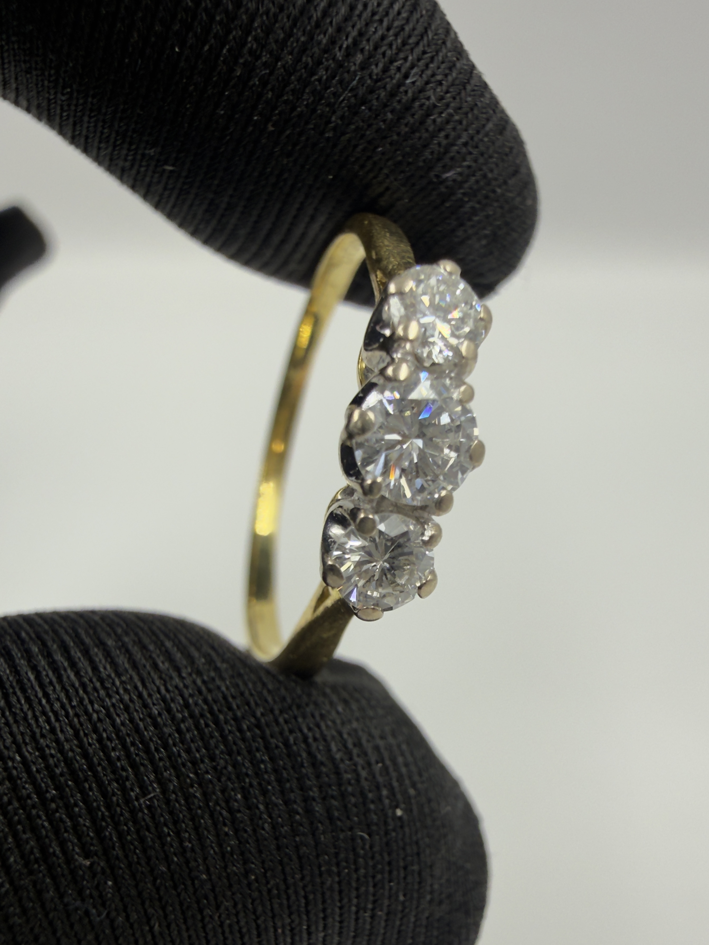 Product photo for 18CT GOLD 3 ROUND BRILLIANT CUT DIAMOND RING WITH PRE SALE REPORT