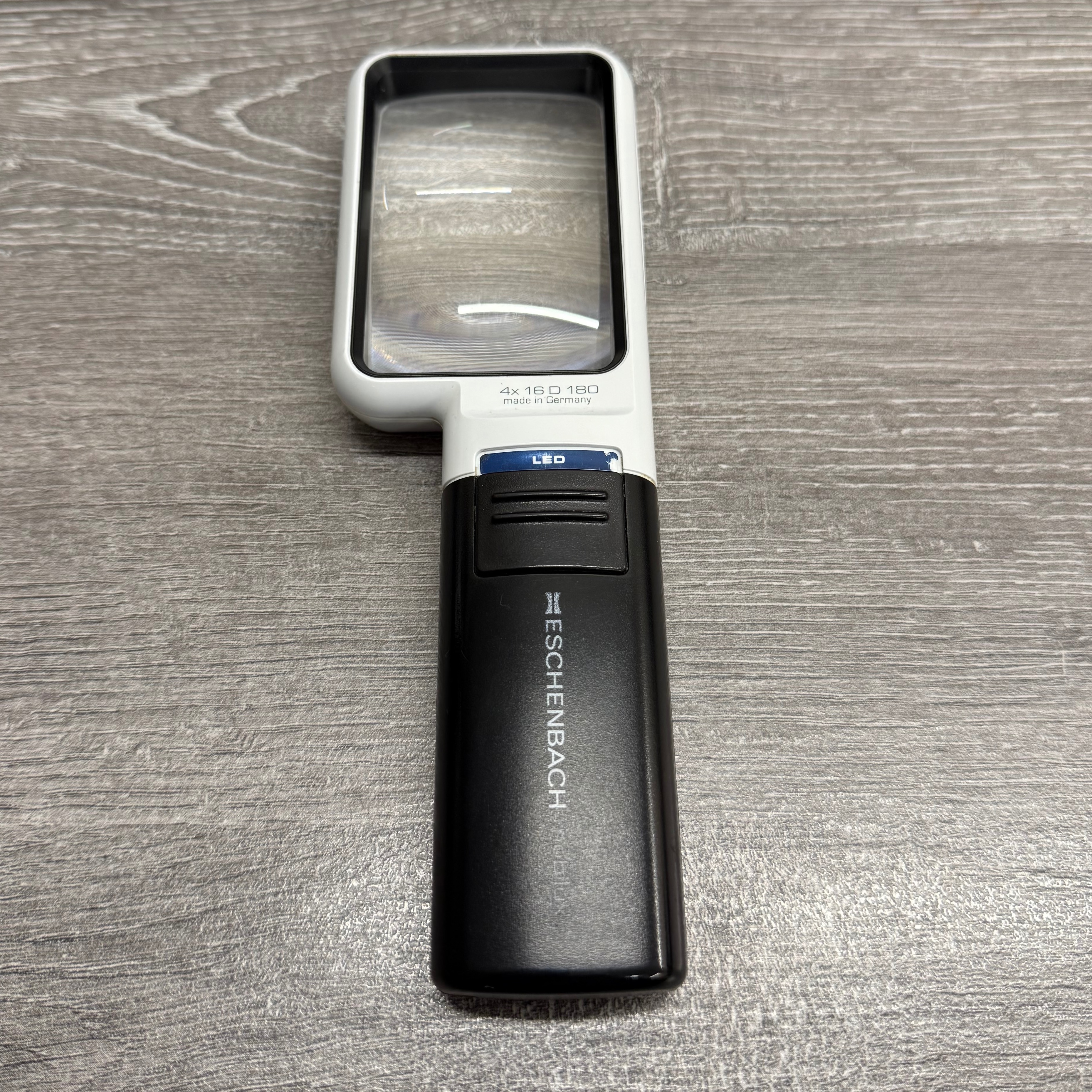 Product photo for ESCHENBACH MOBILUX 4 X 16D 180 LED MAGNIFYING GLASS
