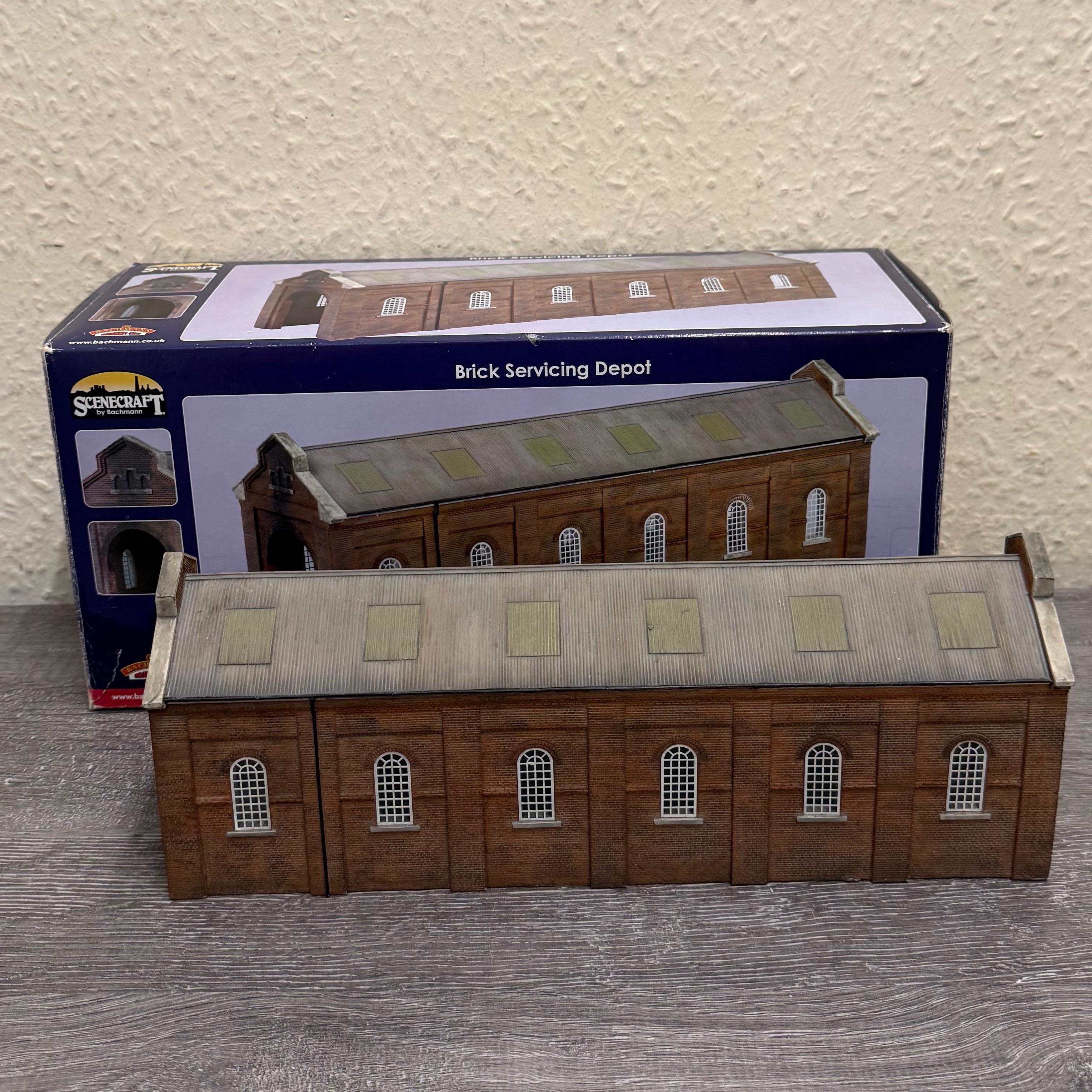 Product photo for BACHMANN SCENECRAFT 44-173 BRICK SERVICING DEPOT - BOXED