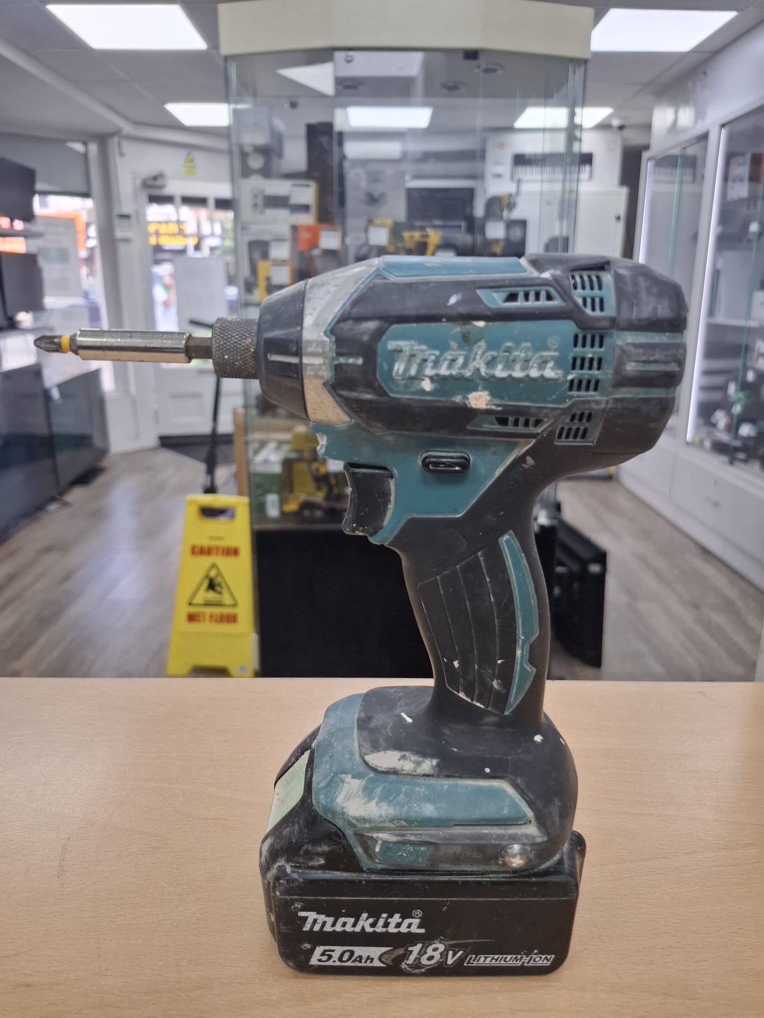 Product photo for Makita Impact Driver DTD152 With 5.0Ah battery