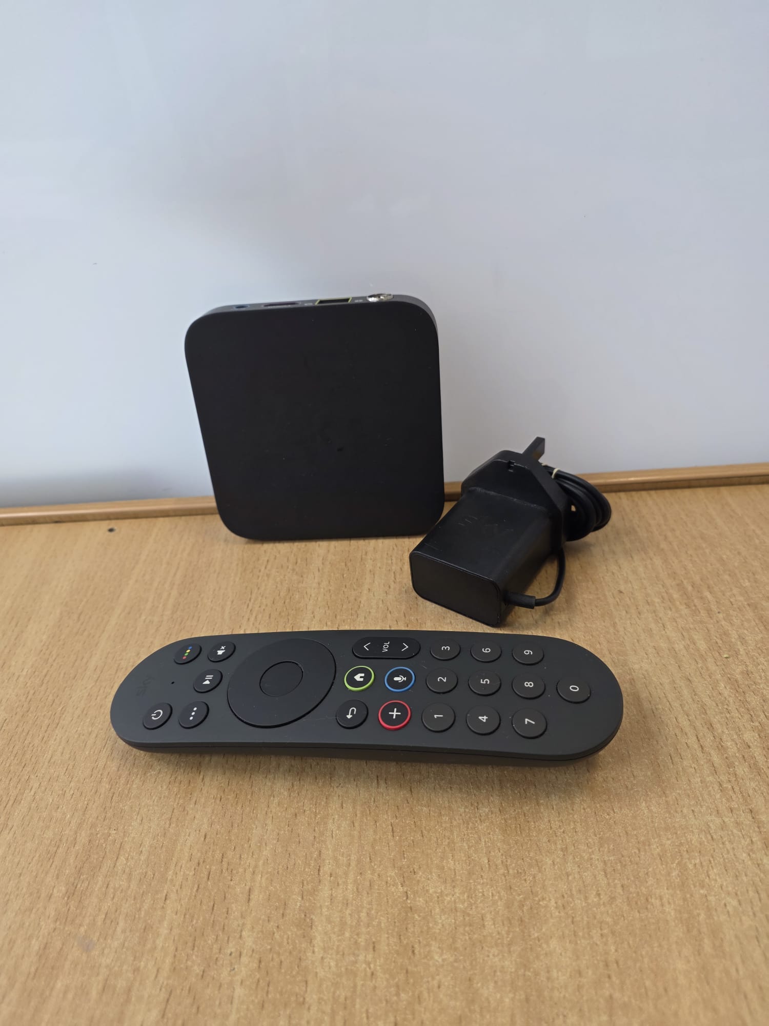 Product photo for Sky Stream Puck IP06-EF-ANT With LC103B Remote Unboxed