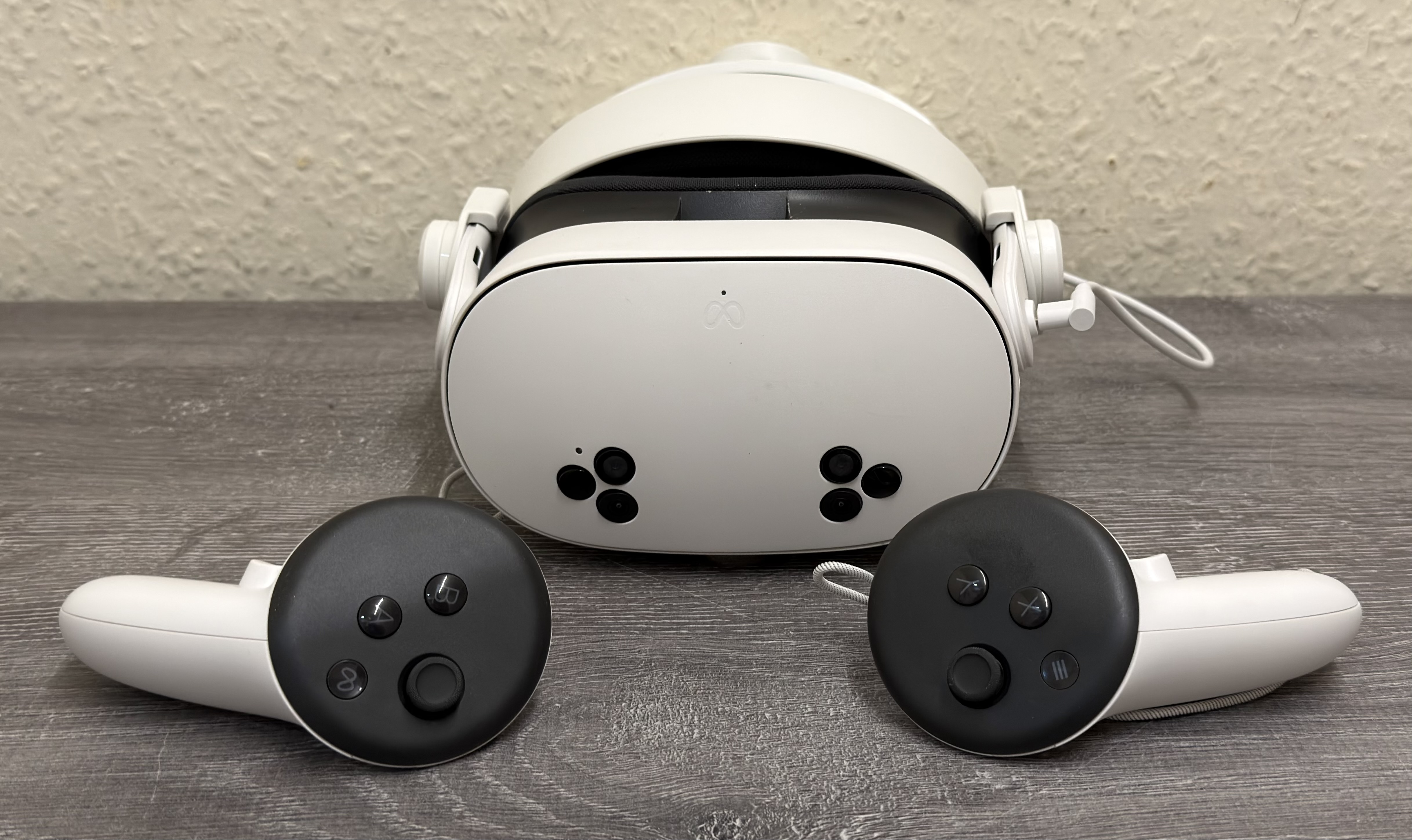 Product photo for META QUEST 3S VIRTUAL REALITY HEADSET WITH BATTERY HEADSTRAP - 128GB