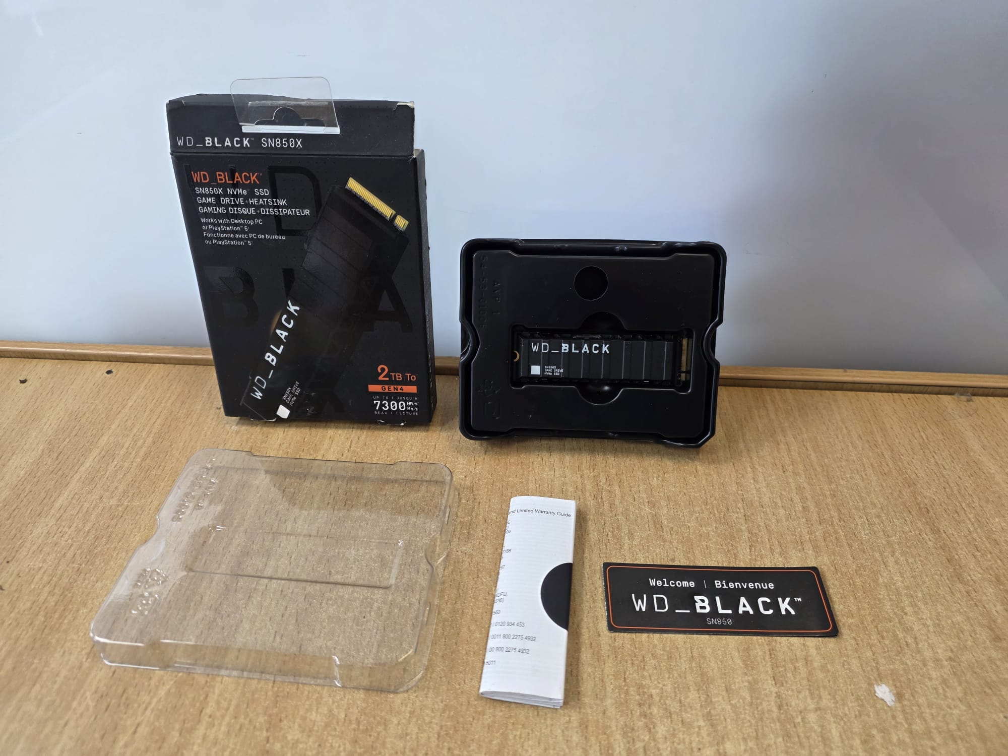 Product photo for WD Black SN850X 2TB Gen4 NVMe SSD Heatsink - Boxed