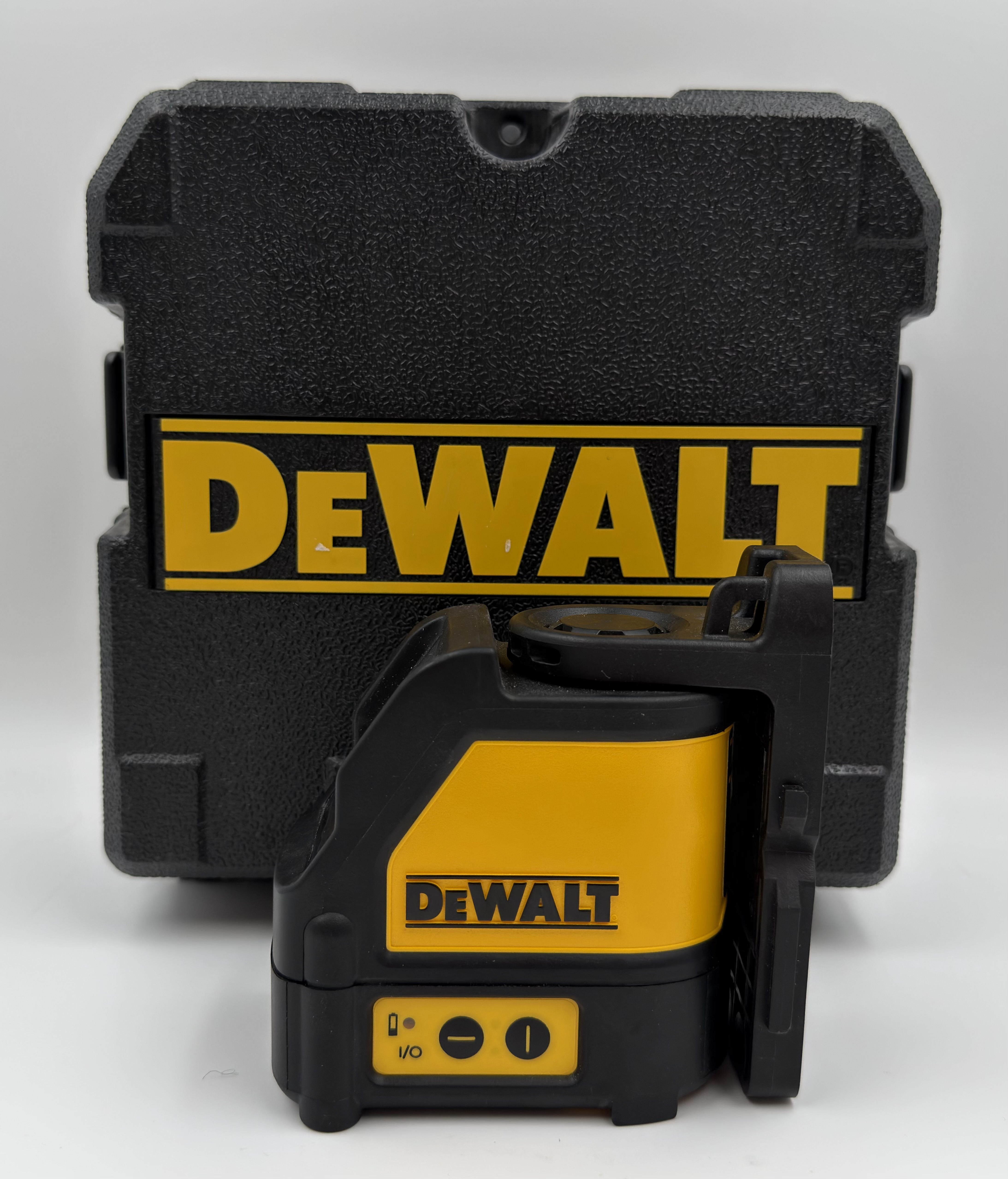 Product photo for DEWALT DW088 CROSS LINE LASER LEVEL WITH CARRY CASE